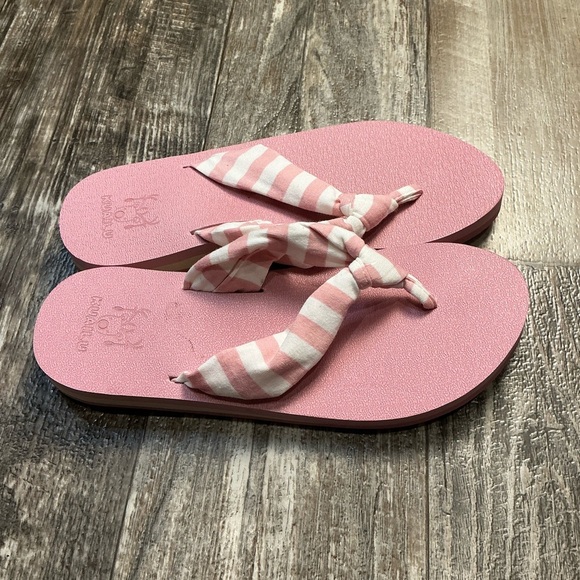 Pink Striped Women's Sandals Size 8.5 - Picture 3 of 12